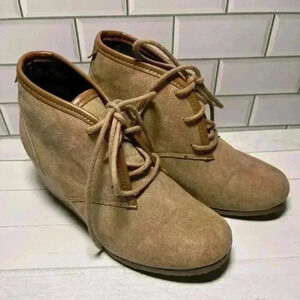 Mad Love Girls Size 6 Wedge Booties